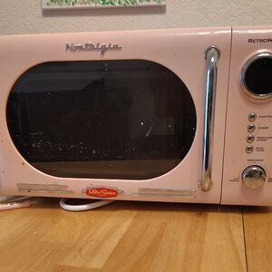 Nostalgia Pink Retro Series Microwave